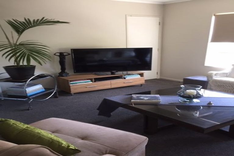 Photo of property in 5 Tern Place, Unsworth Heights, Auckland, 0632