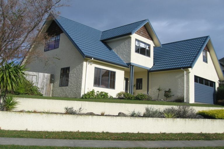 Photo of property in 4 Kilkenny Place, Fitzherbert, Palmerston North, 4410