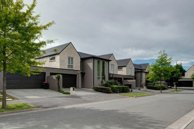 Photo of property in 19 Pavilion Crescent, Hillmorton, Christchurch, 8024