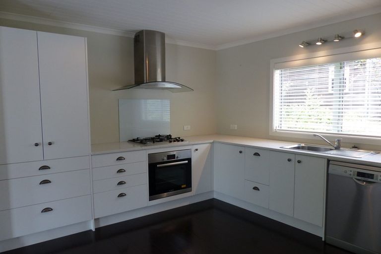 Photo of property in 19 Kakariki Grove, Waikanae, 5036