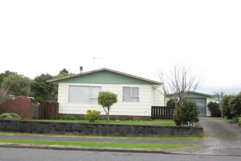 Photo of property in 13 Trimble Place, Bell Block, New Plymouth, 4312