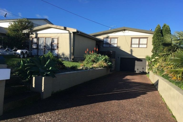Photo of property in 1001 Whangaparaoa Road, Tindalls Beach, Whangaparaoa, 0930