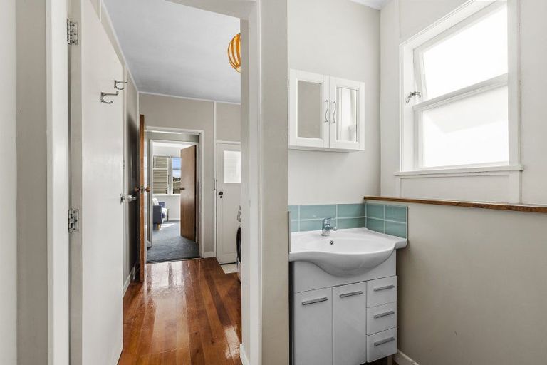 Photo of property in 9 Stephen Street, Johnsonville, Wellington, 6037