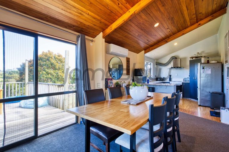 Photo of property in 136 Chamberlain Road, Massey, Auckland, 0614