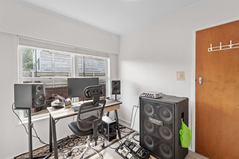 Photo of property in 1/58 Arran Road, Browns Bay, Auckland, 0630