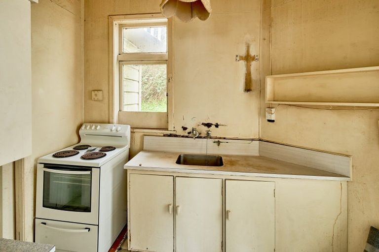 Photo of property in 68 Oriental Parade, Oriental Bay, Wellington, 6011