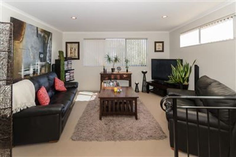Photo of property in 24 Corsica Way, Karaka, Papakura, 2113