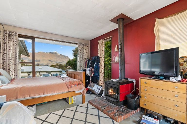 Photo of property in 22 Bowen Street, Queenstown, 9300