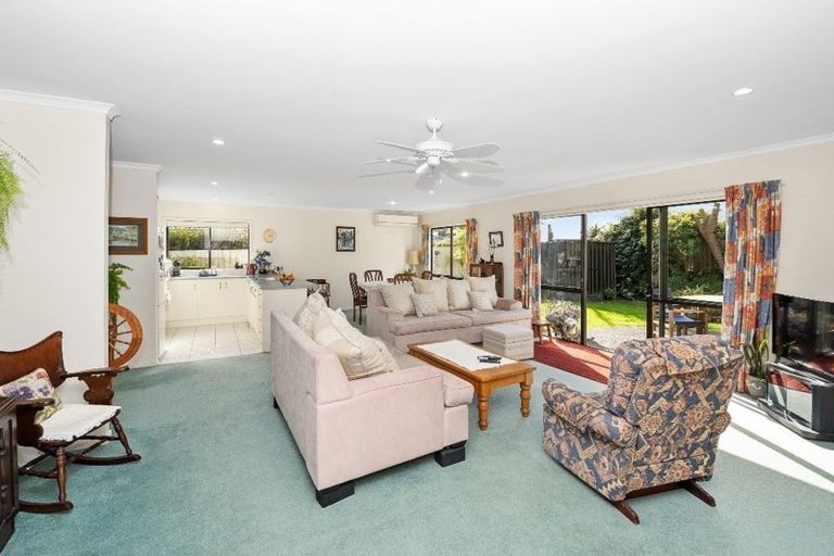 Photo of property in 9 Hercules Drive, Henderson, Auckland, 0612