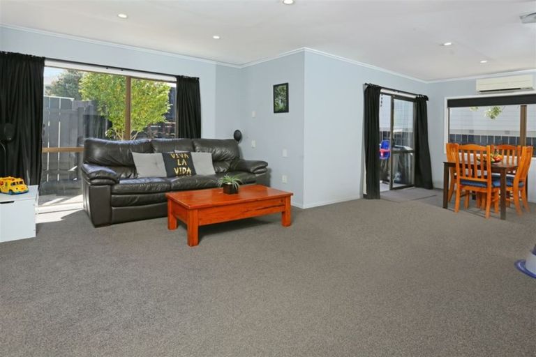 Photo of property in 5 Coey Place, Glen Eden, Auckland, 0602