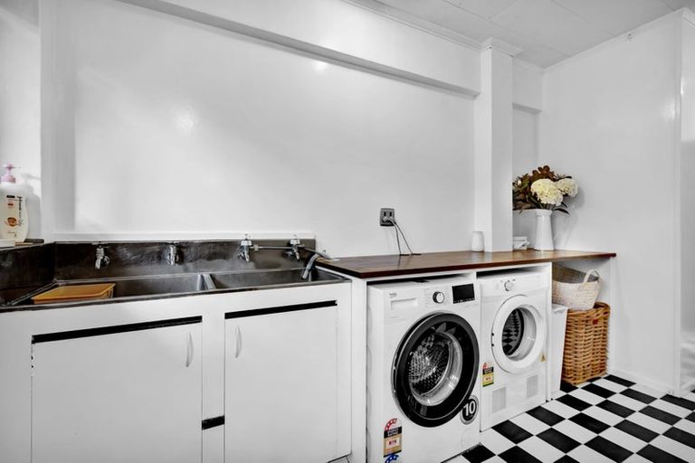 Photo of property in 1 High Road, Hawera, 4610