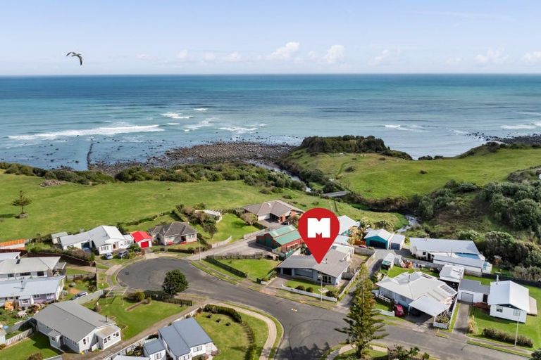 Photo of property in 22 Hickey Place, Opunake, 4616
