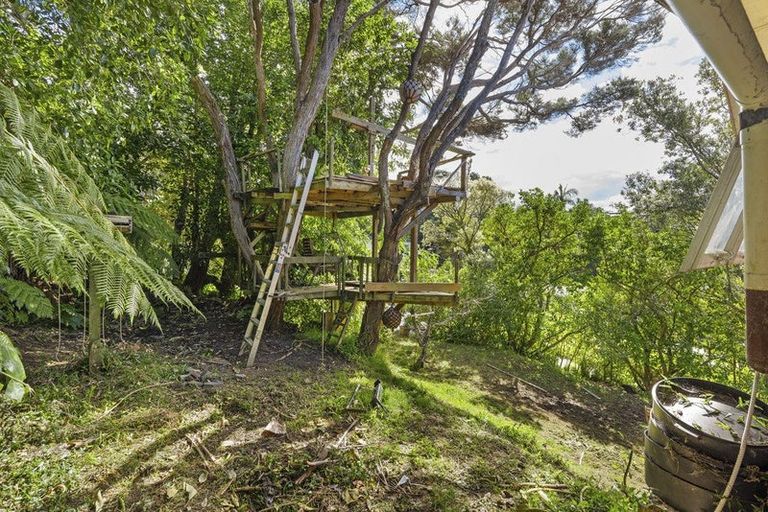 Photo of property in 18 Glenelg Road, Red Beach, 0932