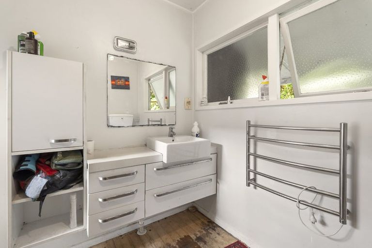 Photo of property in 18 Glenelg Road, Red Beach, 0932
