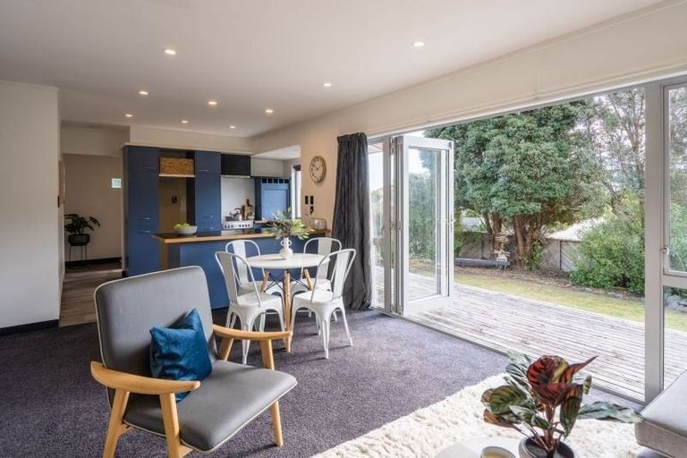 Photo of property in 52 Rutherford Drive, Waikanae Beach, Waikanae, 5036