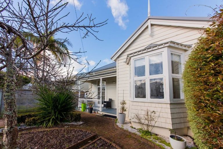 Photo of property in 24 Anne Street, Devonport, Auckland, 0624
