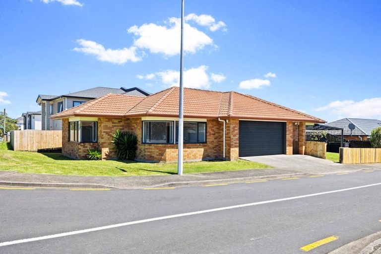 Photo of property in 2 Pantera Way, Hillpark, Auckland, 2102