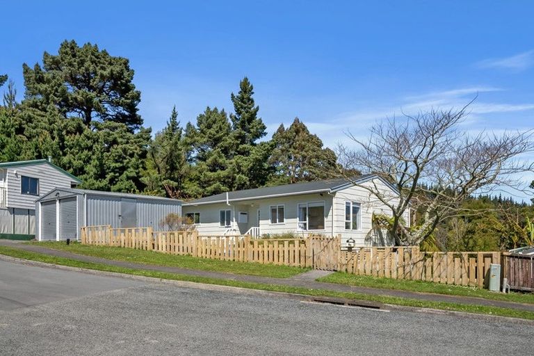 Photo of property in 26 Gentian Street, Timberlea, Upper Hutt, 5018