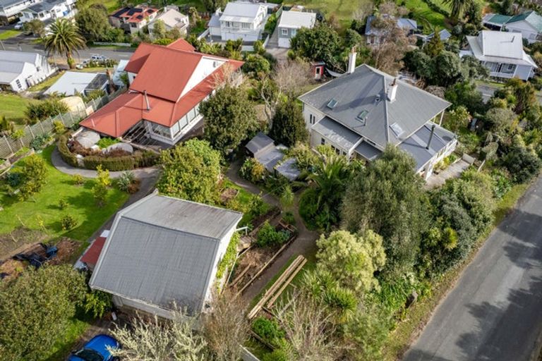 Photo of property in 9 Robertson Street, Russell, 0202