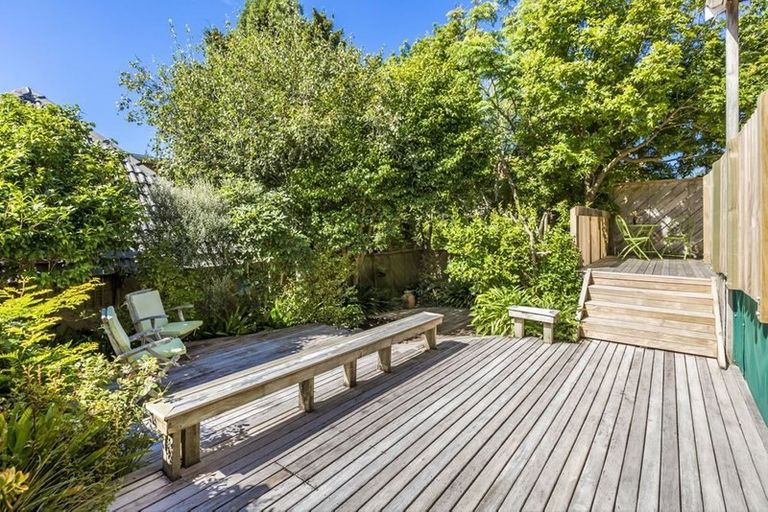 Photo of property in 2/16 Mahara Avenue, Birkenhead, Auckland, 0626