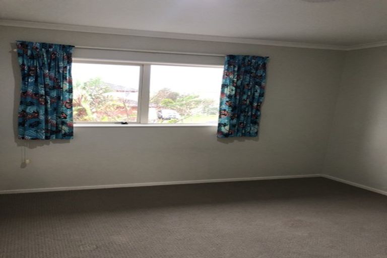 Photo of property in 8 Fergy Crescent, Wattle Downs, Auckland, 2103