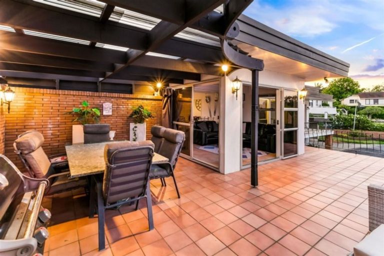 Photo of property in 11 Dawn Place, Te Atatu South, Auckland, 0610