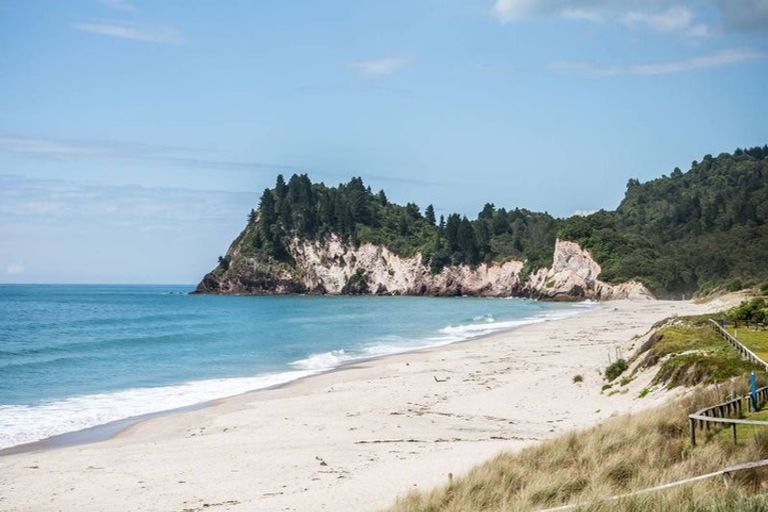 Photo of property in 4 Ross Place, Whiritoa, Whangamata, 3691