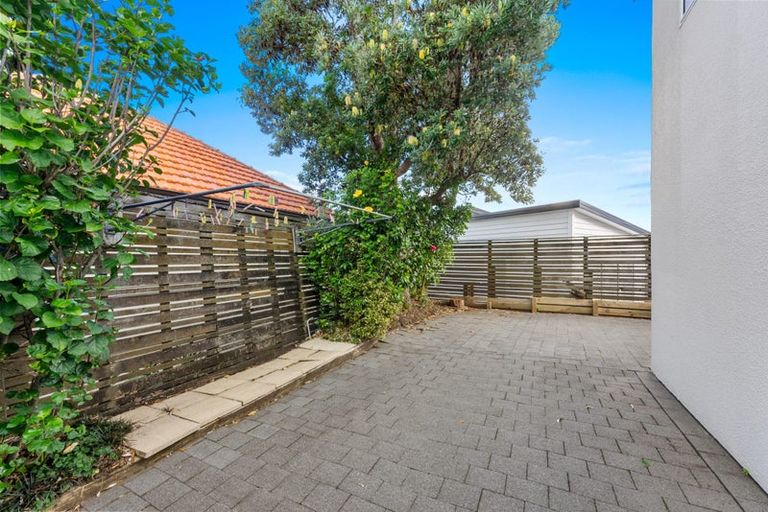 Photo of property in 2/51 Prospect Terrace, Milford, Auckland, 0620