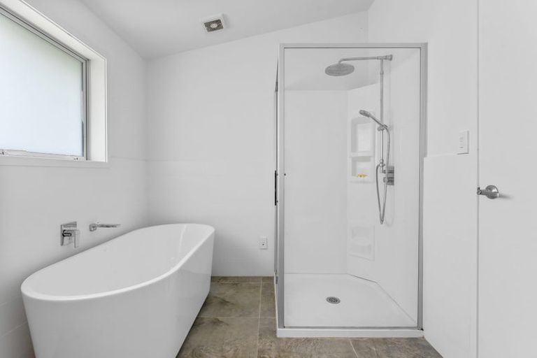 Photo of property in 1/64 Seaview Road, Castor Bay, Auckland, 0620