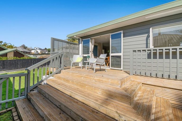 Photo of property in 2/45 Unsworth Drive, Unsworth Heights, Auckland, 0632