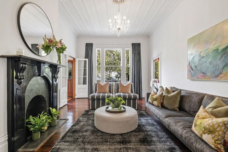 Photo of property in 8 Maritime Terrace, Birkenhead, Auckland, 0626