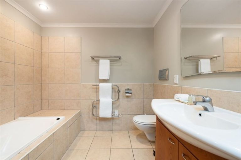 Photo of property in 136 Marine Parade, Bluff, 9814