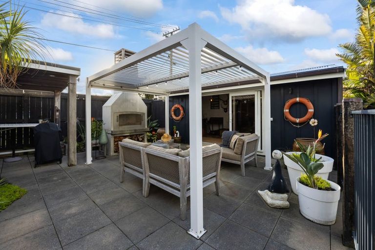 Photo of property in 9 Groves Road, Raumati Beach, Paraparaumu, 5032