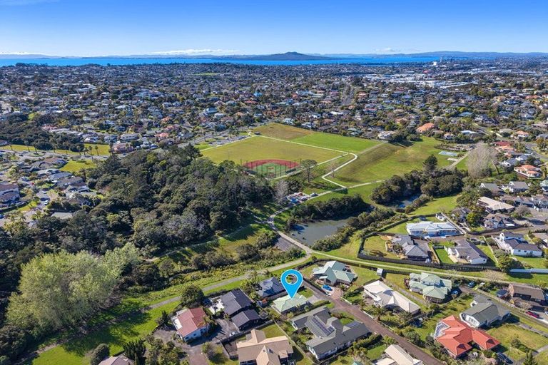 Photo of property in 2/45 Unsworth Drive, Unsworth Heights, Auckland, 0632