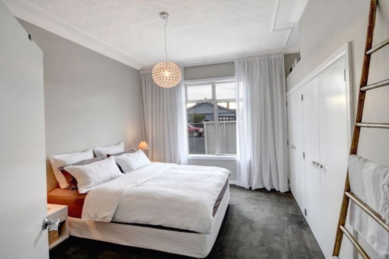 Photo of property in 110 Hargest Crescent, Saint Clair, Dunedin, 9012