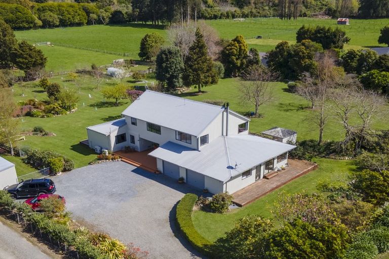 Photo of property in 225 Waitohu Valley Road, Otaki, 5583