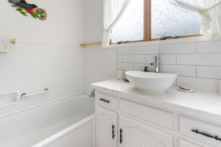 Photo of property in 419 Linton Crescent, Whangamata, 3620