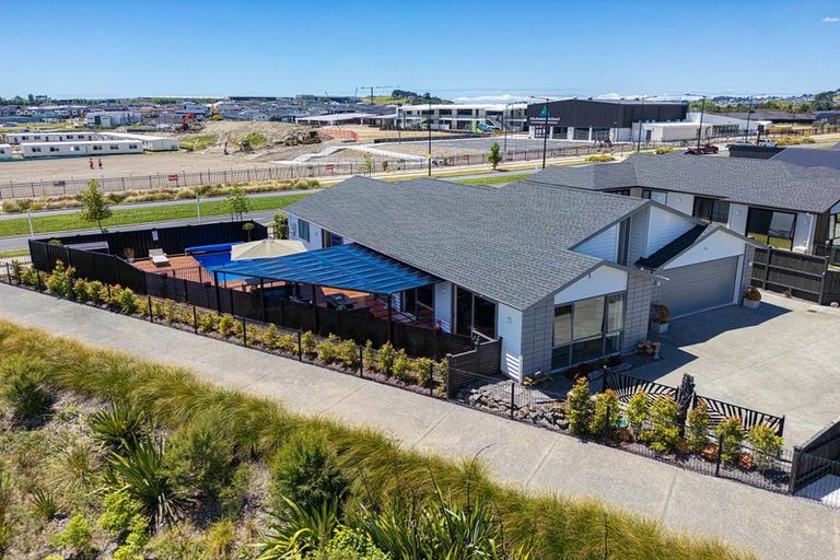 Photo of property in 87 Argent Lane, Wainui, 0932