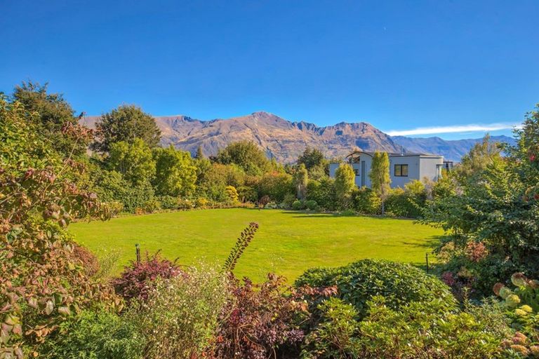 Photo of property in 10 Penrith Park Drive, Wanaka, 9305