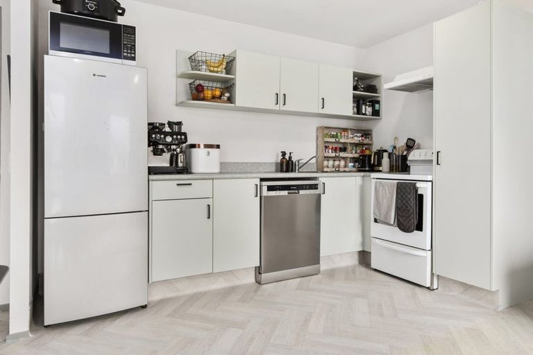 Photo of property in Palm Grove Apartments, 12/13d Palm Grove, Berhampore, Wellington, 6023