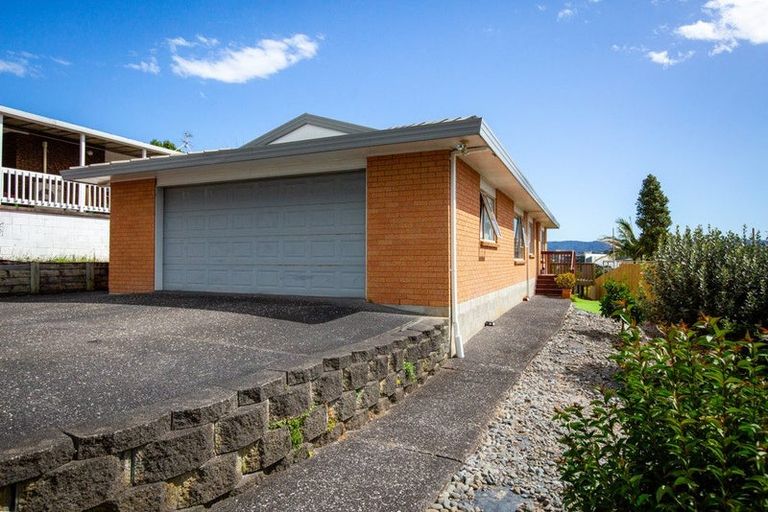 Photo of property in 35e Edmonton Road, Henderson, Auckland, 0612