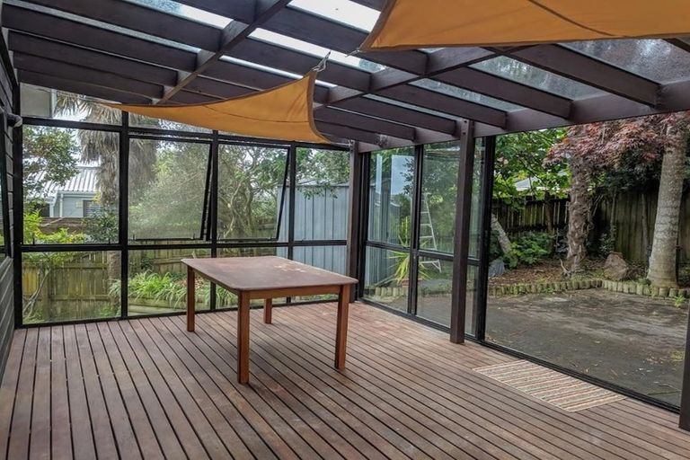 Photo of property in 29 Marina View Drive, West Harbour, Auckland, 0618