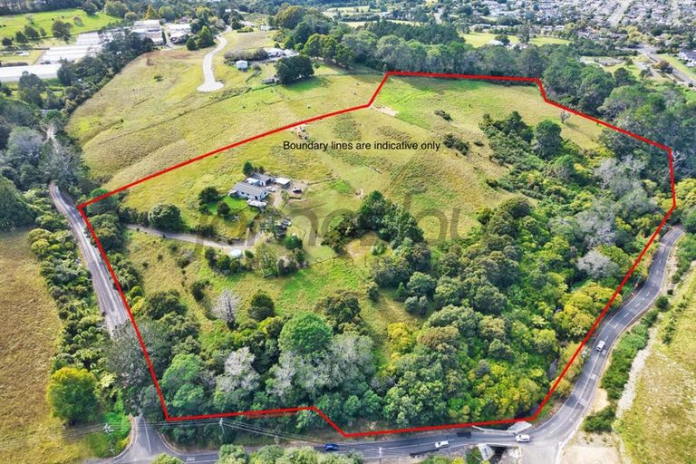 Photo of property in 136 Chamberlain Road, Massey, Auckland, 0614