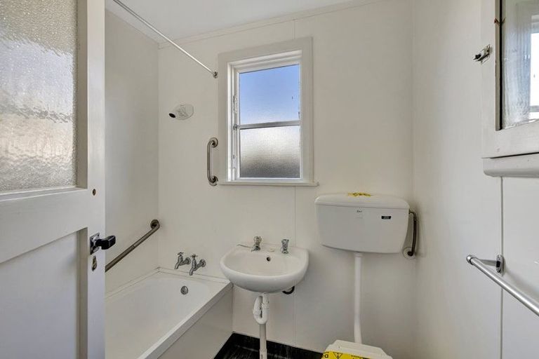 Photo of property in 12 Hardy Street, New Brighton, Christchurch, 8061