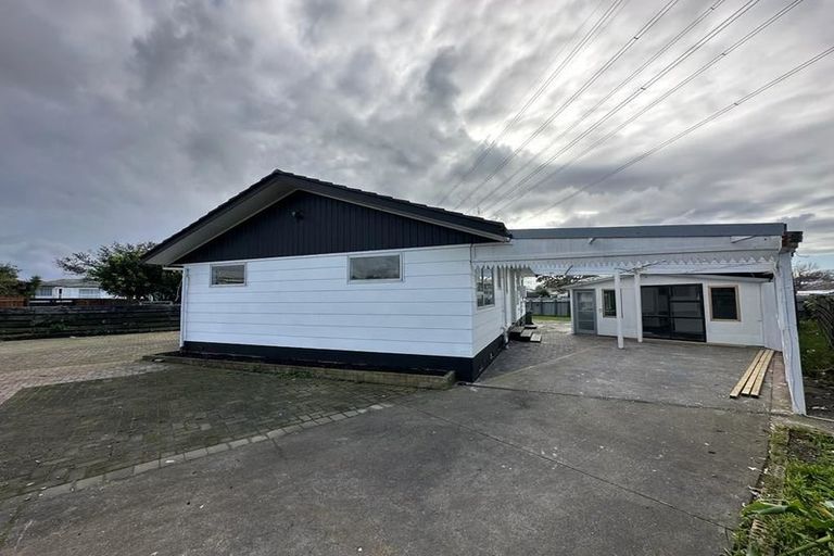 Photo of property in 4 Serrano Place, Clover Park, Auckland, 2023