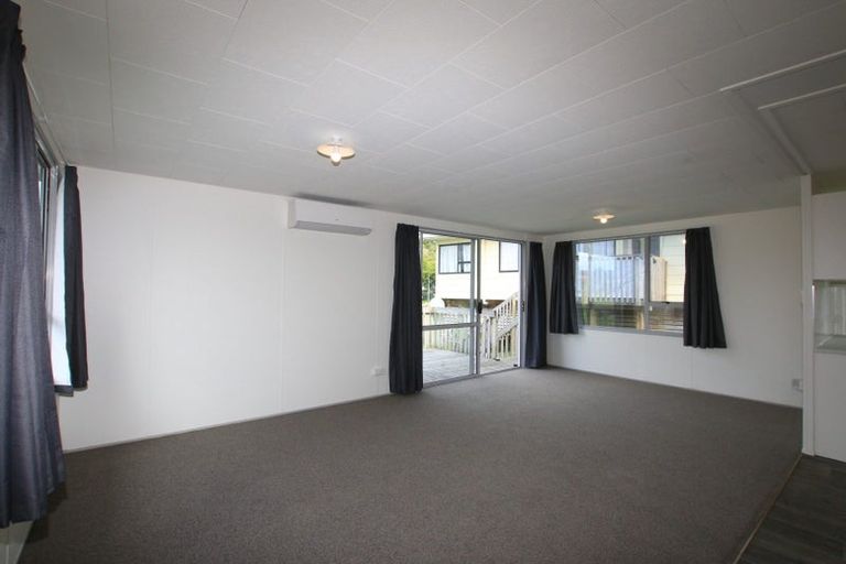 Photo of property in 17 Maywood Crescent, Glen Eden, Auckland, 0602