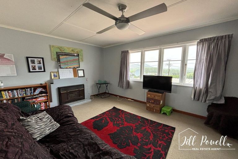 Photo of property in 8 Bickerstaffe Road, Maungaturoto, 0520