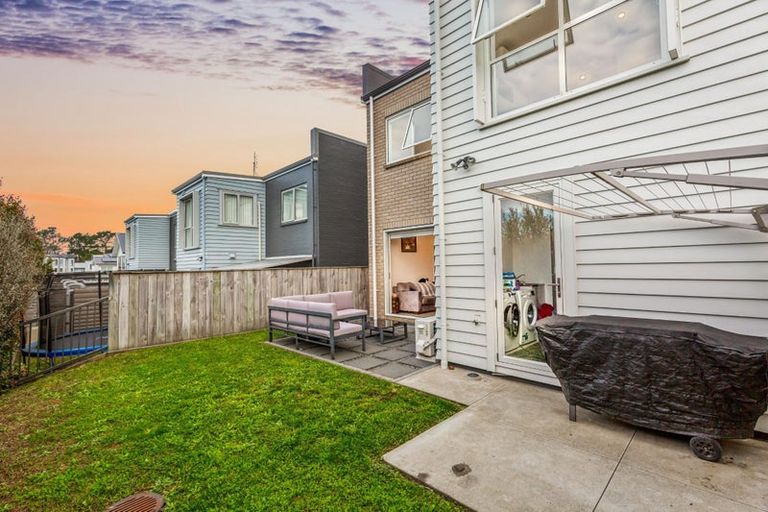 Photo of property in 9 Ambar Ridge Avenue, Massey, Auckland, 0614