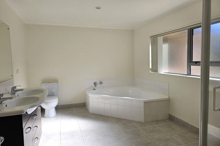 Photo of property in 50 Bing Lucas Drive, Tawa, Wellington, 5028