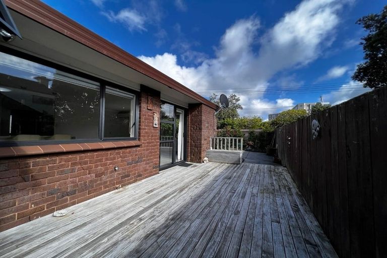 Photo of property in 1/17 Milford Road, Milford, Auckland, 0620